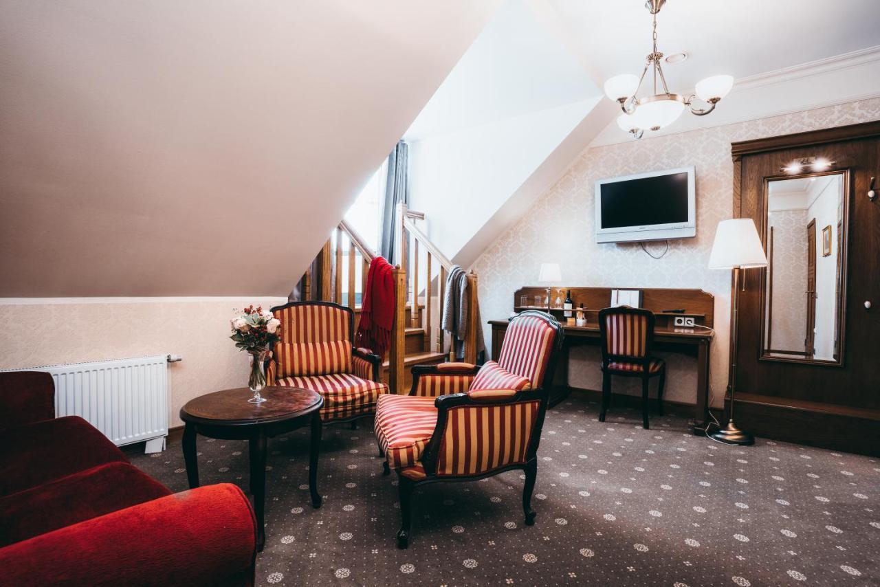 Arensburg Boutique Hotel & Spa Kuressaare Ngoại thất bức ảnh